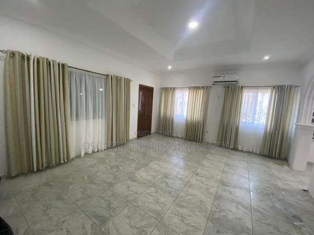 Unique Window Curtains · Photo 1