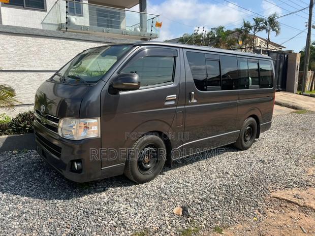 Toyota HiAce 2013 Grey · Photo 2