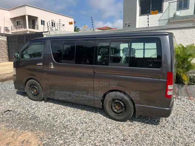 Toyota HiAce 2013 Grey · Photo 3