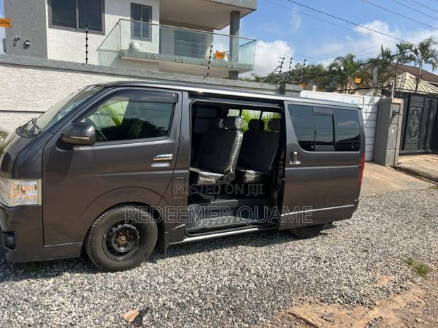 Toyota HiAce 2013 Grey · Photo 7