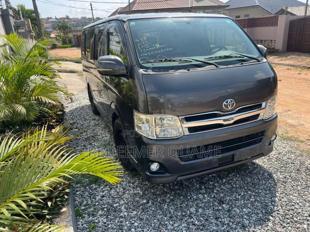 Toyota HiAce 2013 Grey · Photo 8