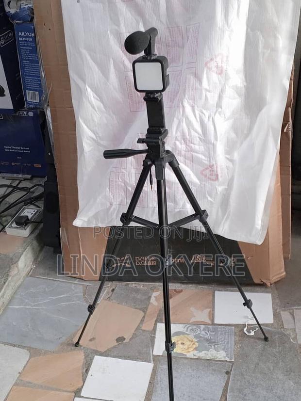 Latest Phone Tripod Stand With Led Light,Microphone and Remote · Photo 2