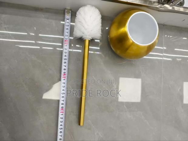 Quality Metal Toilet Brush · Photo 3
