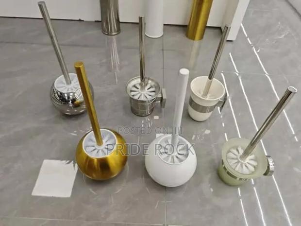 Quality Metal Toilet Brush · Photo 4