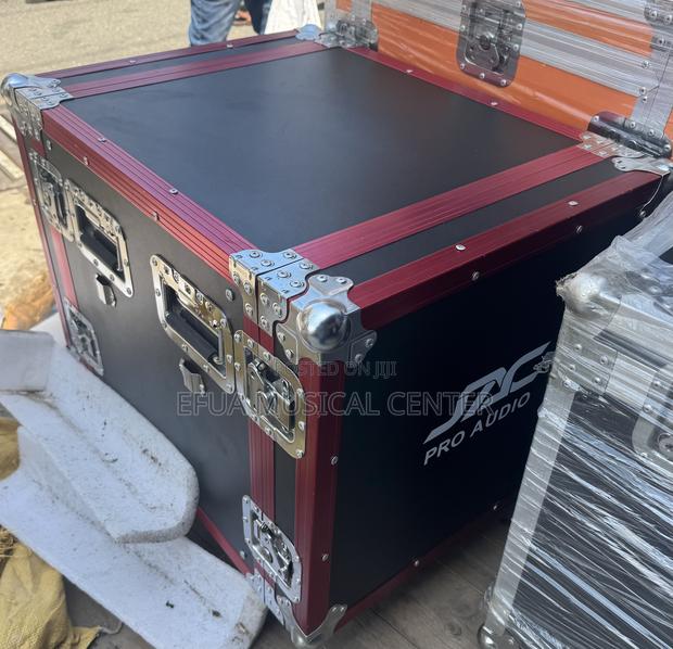 Amplifier Rack 12u,Red and Black · Photo 1