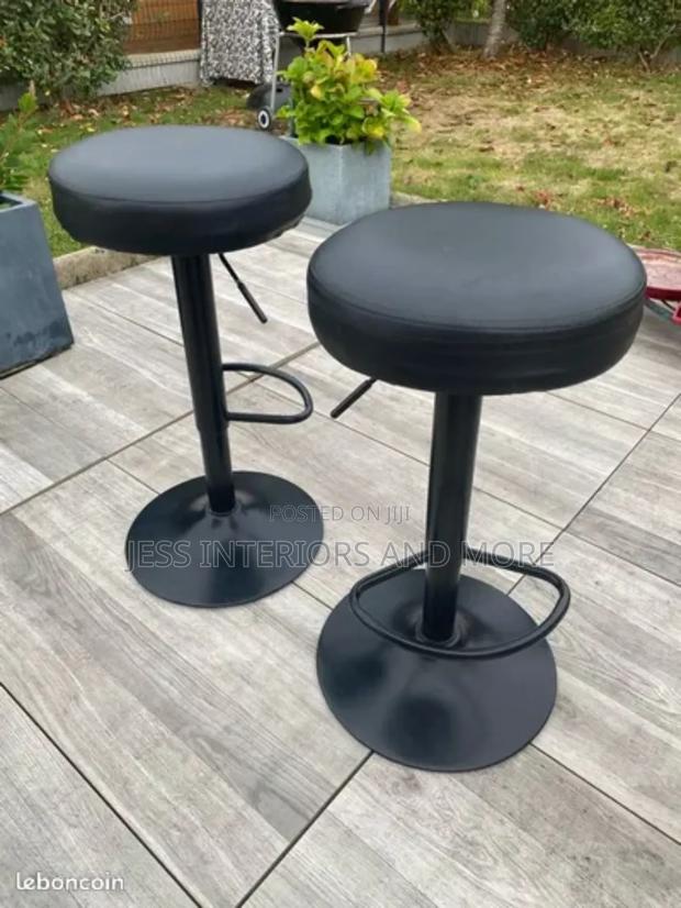 Swivel Round Barstool (Black) · Photo 2