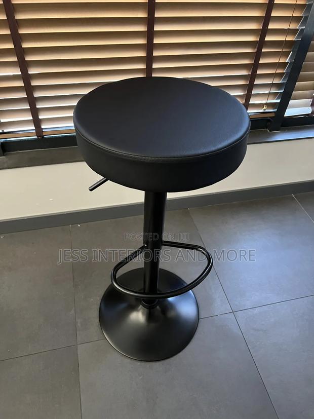 Swivel Round Barstool (Black) · Photo 1