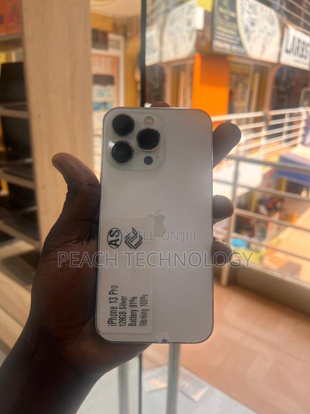 Apple iPhone 13 Pro 128 GB White · Photo 3