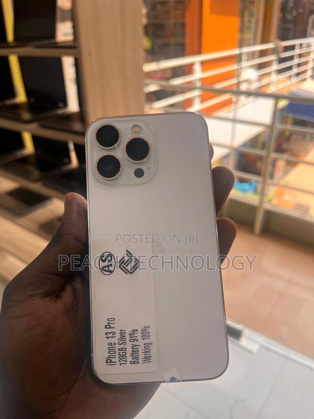 Apple iPhone 13 Pro 128 GB White · Photo 2