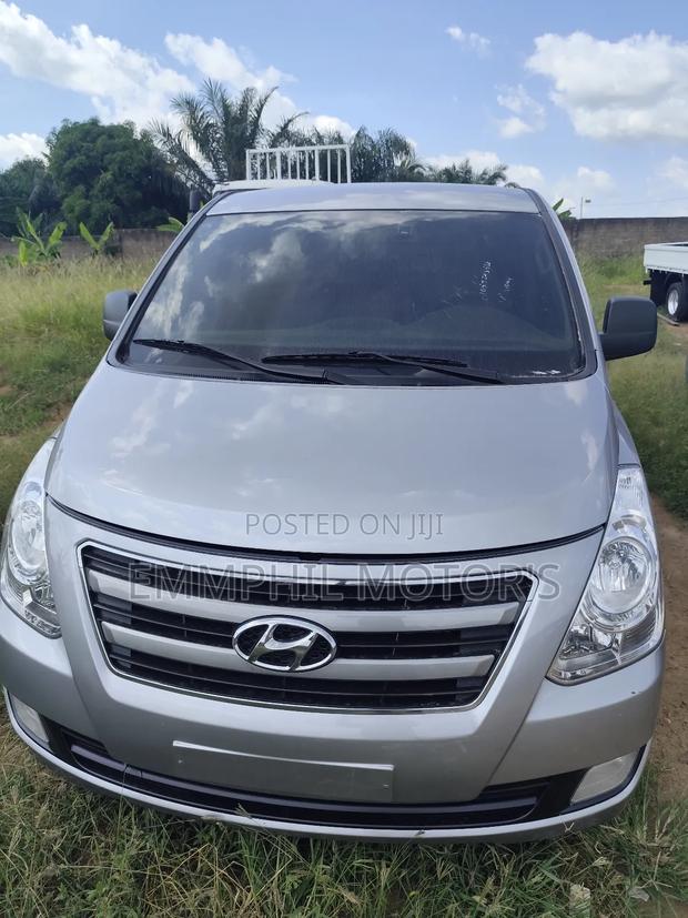 Hyundai Starex 2016 Grey · Photo 2