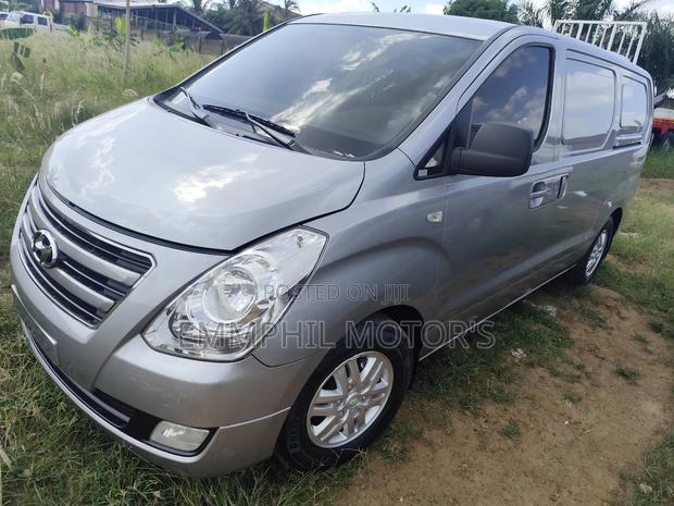 Hyundai Starex 2016 Grey · Photo 3