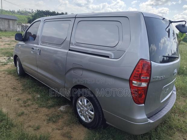 Hyundai Starex 2016 Grey · Photo 4
