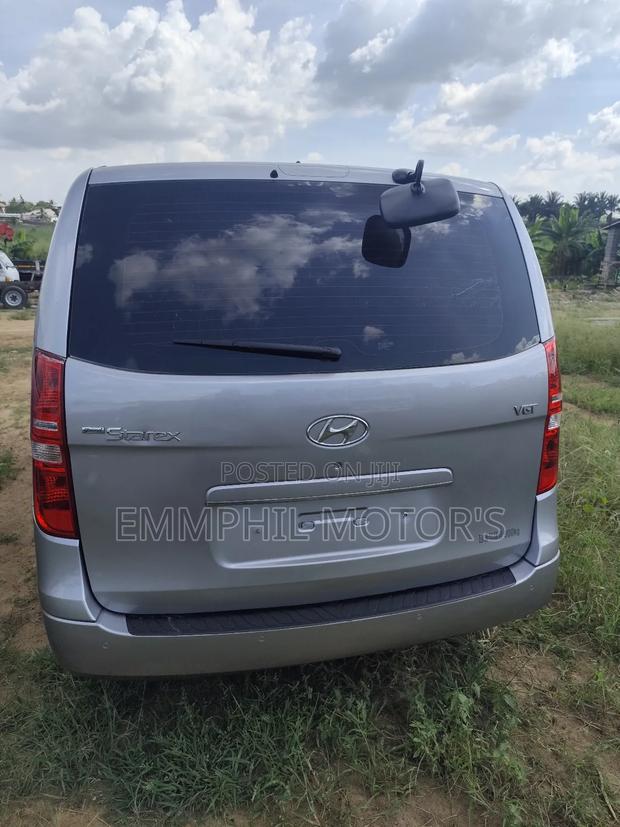 Hyundai Starex 2016 Grey · Photo 5
