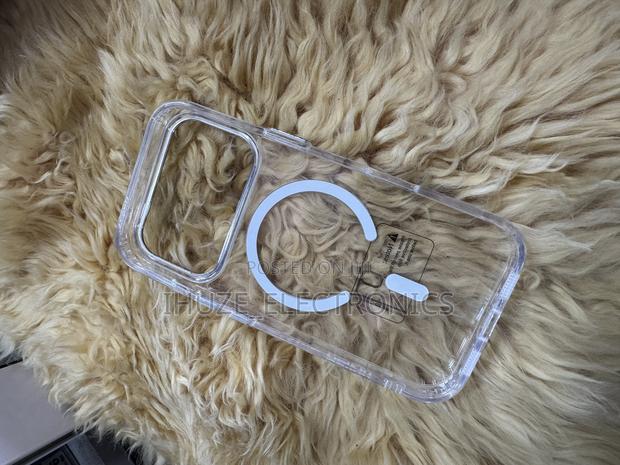 iPhone 17pro/17pro Max Transparent Cover With Magsafe · Photo 4