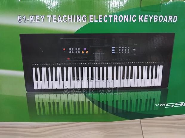 Electronic Keyboard · Photo 1