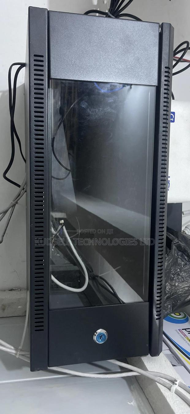 Cabinet 4u (Rack 500mm X 350mm) Wall Mounted Network Cabinet · Photo 2