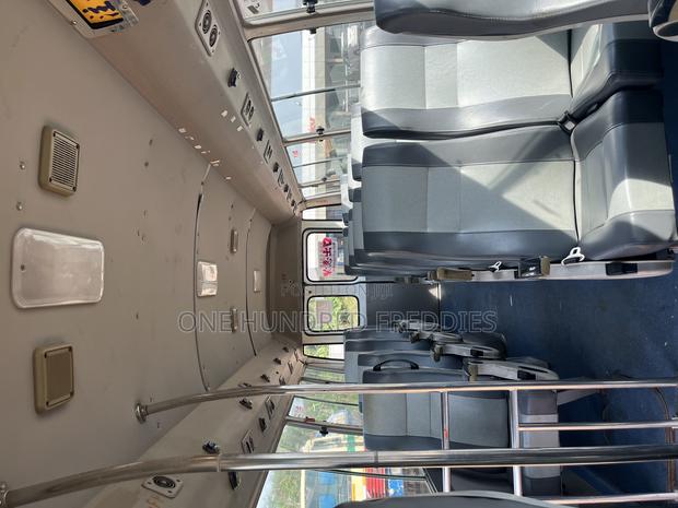 Toyota Coaster 2010 White · Photo 7
