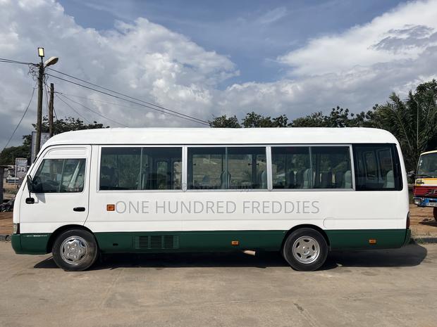 Toyota Coaster 2010 White · Photo 3