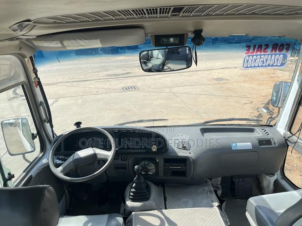 Toyota Coaster 2010 White · Photo 4