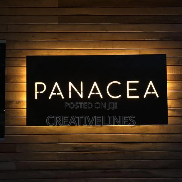 Back Sign With Yellow Light · Photo 1