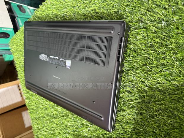 Laptop Dell Precision 15 7520 32GB Intel Core i9 SSD 512GB · Photo 6