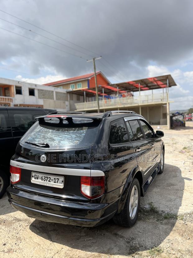 SsangYong Rexton 2010 Black · Photo 3