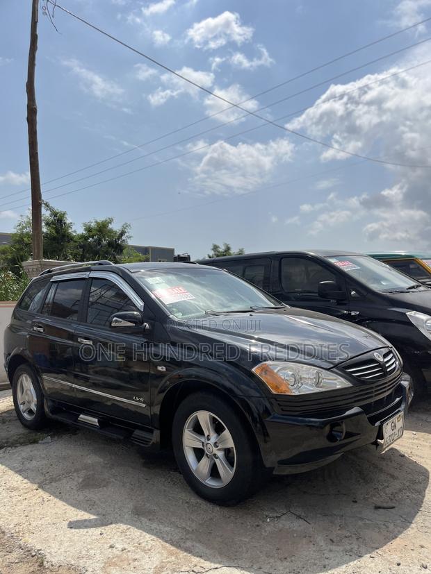 SsangYong Rexton 2010 Black · Photo 2