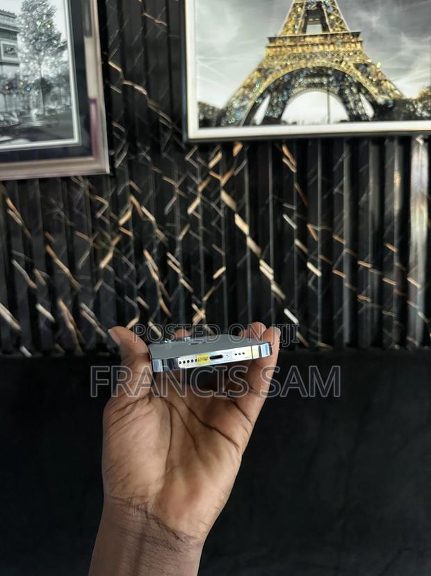Apple iPhone 13 Pro 128 GB Silver · Photo 3
