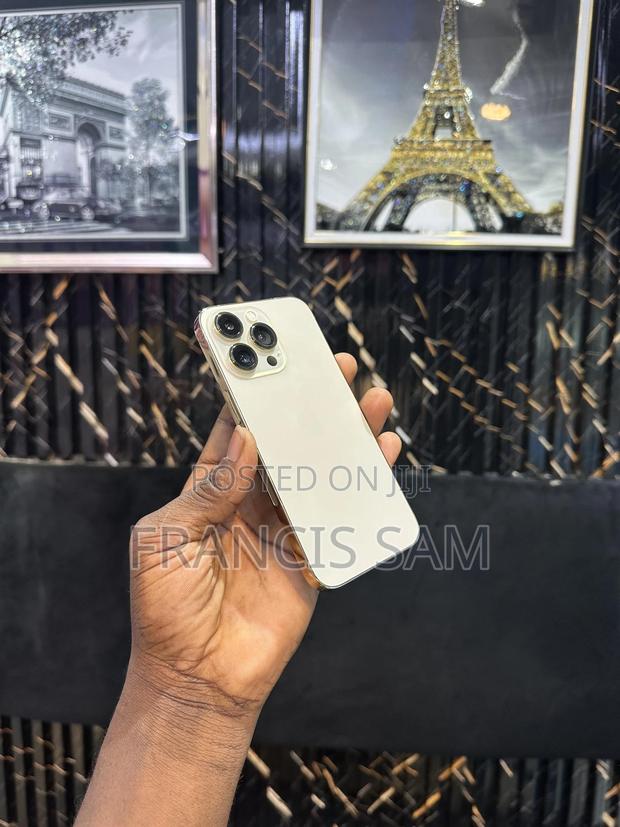 Apple iPhone 13 Pro 128 GB Gold · Photo 2