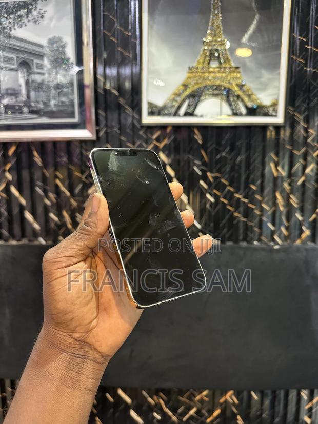 Apple iPhone 13 Pro 128 GB Gold · Photo 3