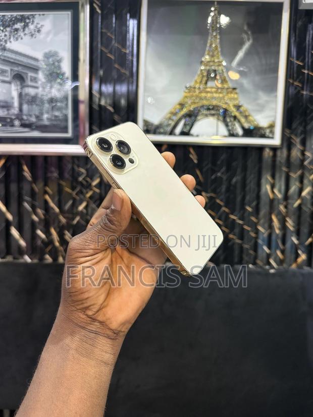 Apple iPhone 13 Pro 128 GB Gold · Photo 6