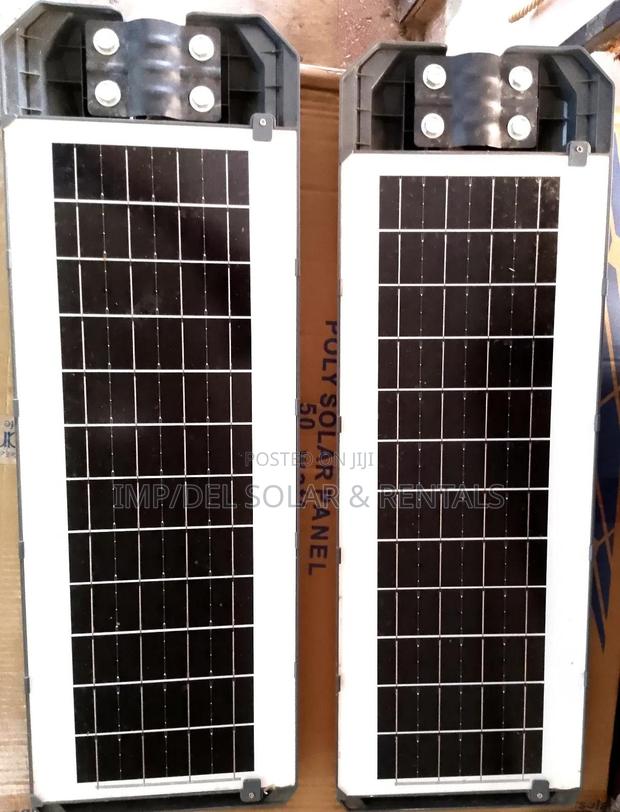 300w Solar Street Light With Panel, Remote Control, Timer Functions · Photo 3