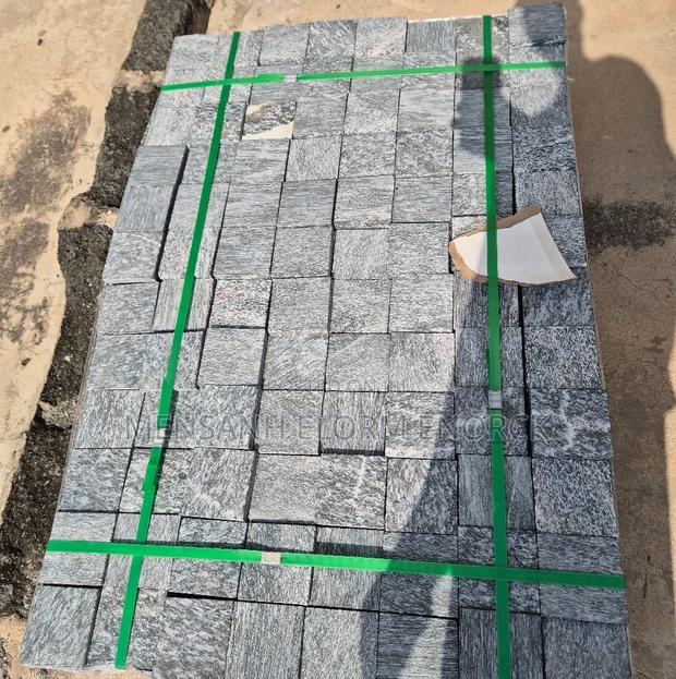 Stone Seler · Photo 1