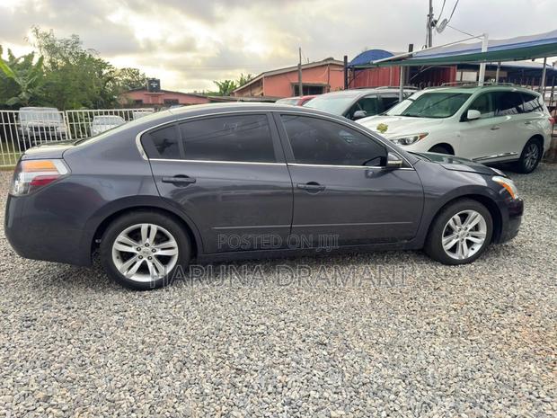 Nissan Altima 3.5 SL 4dr Sedan (3.5L 6cyl CVT) 2014 Gray · Photo 4