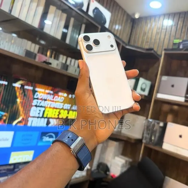 Apple iPhone 17 Pro Max 512 GB Silver · Photo 1