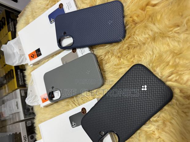 Spigen Mag Armor Magsafe Case for iPhone 17 · Photo 2