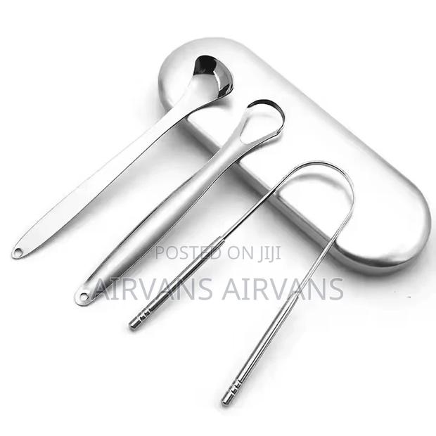 Stainless Steel Tongue Scraper · Photo 1