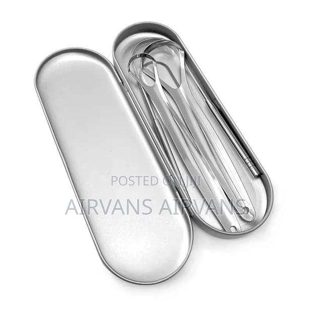 Stainless Steel Tongue Scraper · Photo 2