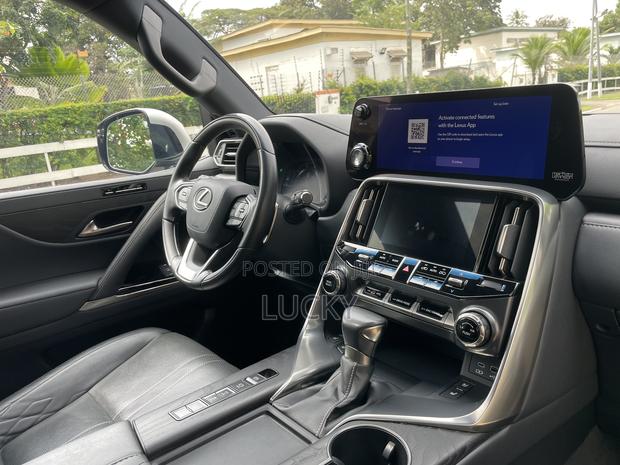 Lexus LX 600 2023 Gray · Photo 8