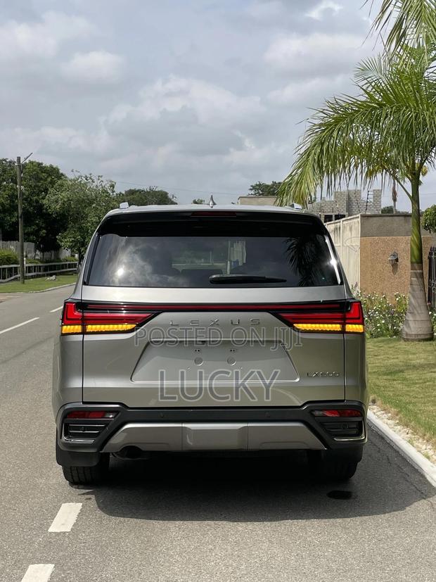 Lexus LX 600 2023 Gray · Photo 3