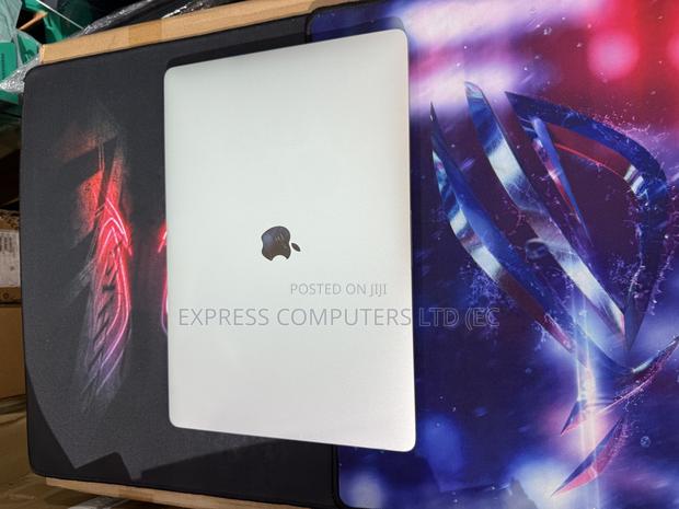 Laptop Apple MacBook Pro 2017 16GB Intel Core I7 SSD 512GB · Photo 2