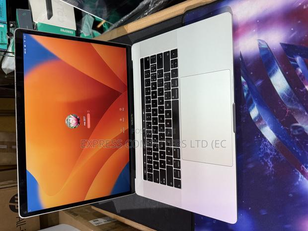 Laptop Apple MacBook Pro 2017 16GB Intel Core I7 SSD 512GB · Photo 1