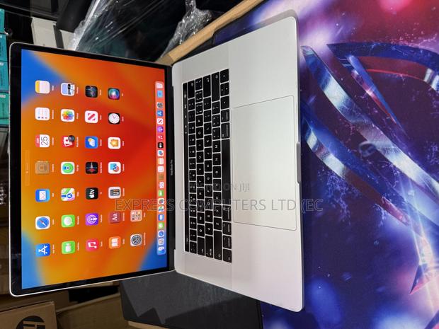Laptop Apple MacBook Pro 2017 16GB Intel Core I7 SSD 512GB · Photo 4