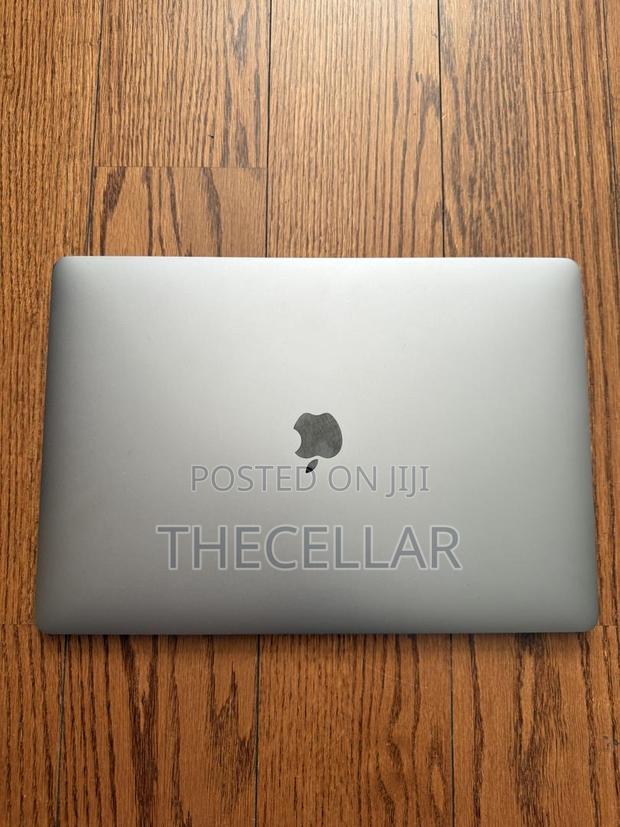 Laptop Apple MacBook Pro 2018 16GB Intel Core i7 SSD 1T · Photo 1