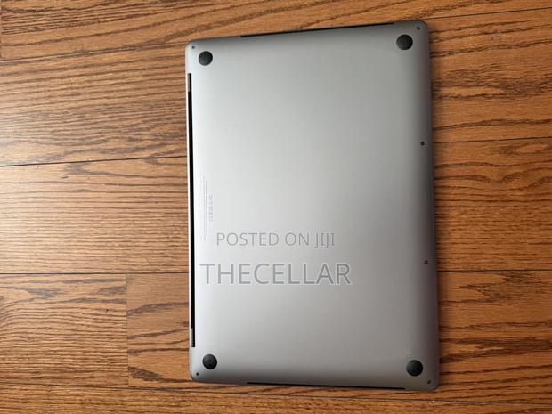 Laptop Apple MacBook Pro 2018 16GB Intel Core i7 SSD 1T · Photo 2