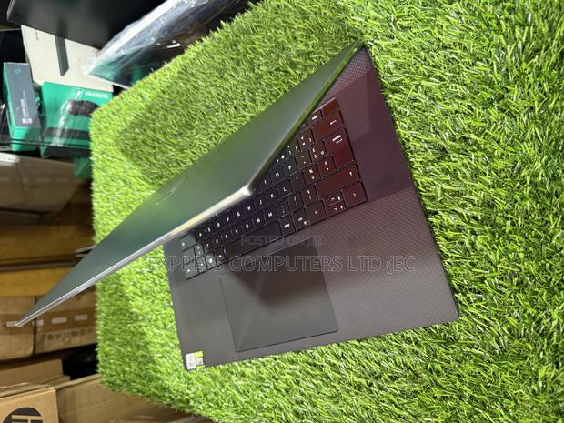 Laptop Dell Precision 5680 32GB Intel Core I9 SSD 1T · Photo 7