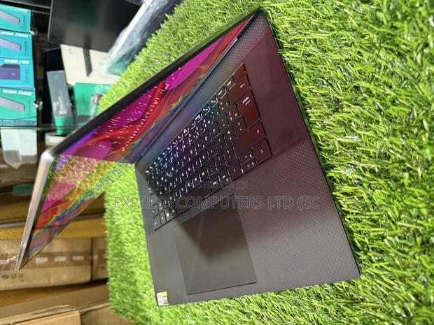 Laptop Dell Precision 5680 32GB Intel Core I9 SSD 1T · Photo 5