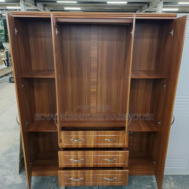 Spend Pear Color 4 Doors Wooden Wardrobe · Photo 2