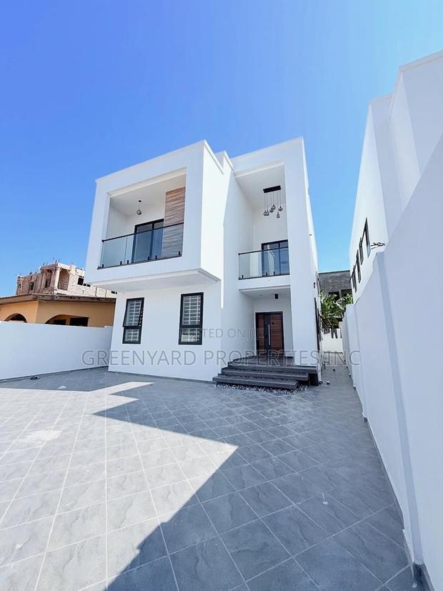 4bdrm House in Sakumono, Spintex for sale · Photo 1