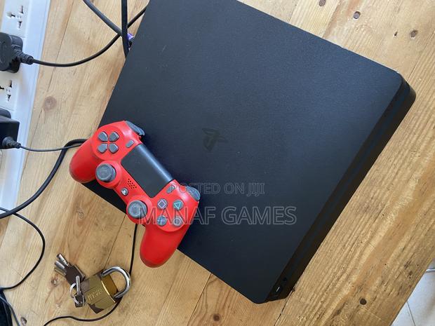 Ps4 Slim With 7 Games · Photo 2